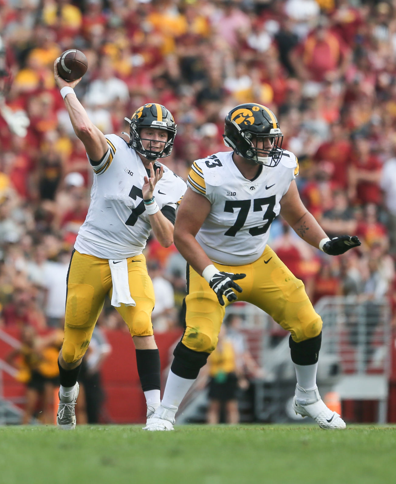 091121-qc-spt-iowa-isu-fball-008